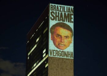 Projeção em prédio da ONU em Nova York chama Bolsonaro de ‘vergonha brasileira’