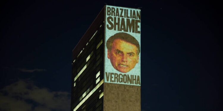 Projeção em prédio da ONU em Nova York chama Bolsonaro de ‘vergonha brasileira’