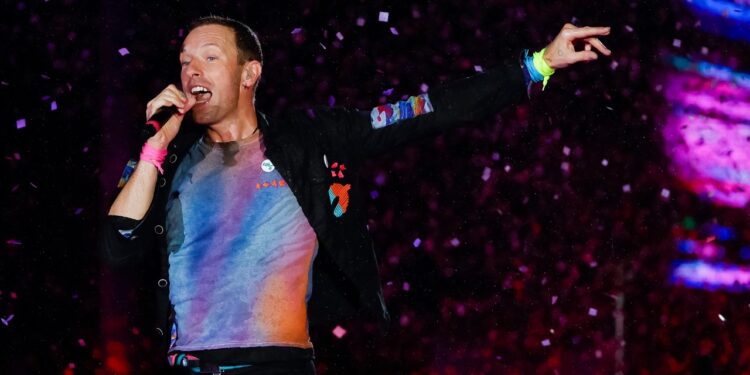 Coldplay no Rock in Rio faz show apoteótico com luzes e a potência de Chris Martin