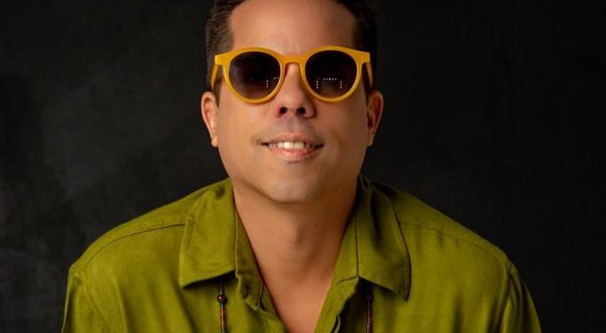 DJ Tai é convidado para o show da banda Maneva