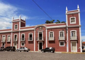 MPCE ingressa ação contra Câmara Municipal por manter um vereador a mais em exercício em Aracati