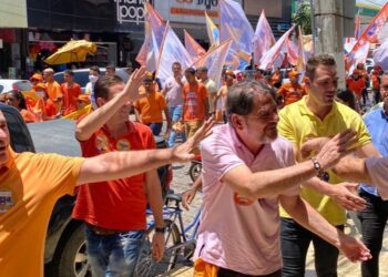 Em Aracati, Cid Gomes participa de atividade de campanha em apoio a Eduardo e Guilherme Bismarck