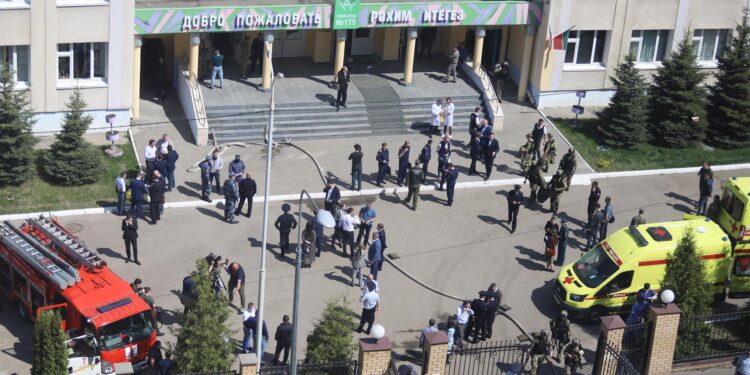 Atentado em escola na Rússia mata 13 pessoas, 7 delas crianças