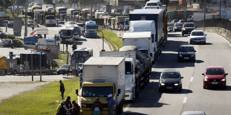 Repescagem do Auxílio Caminhoneiro será paga hoje