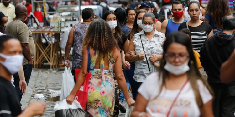 Covid-19: Brasil registra 115 mortes e 11,4 mil casos em 24h