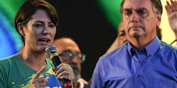Crise? Suposto unfollow entre Bolsonaro e Michelle agita redes sociais