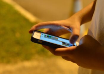 Guias orientam crianças e pais para uso seguro da internet