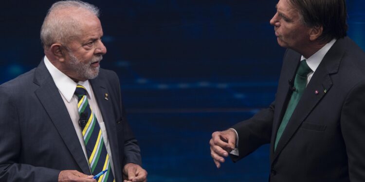 Lula e Bolsonaro trocam acusações sobre corrupção e disputam economia em debate truncado
