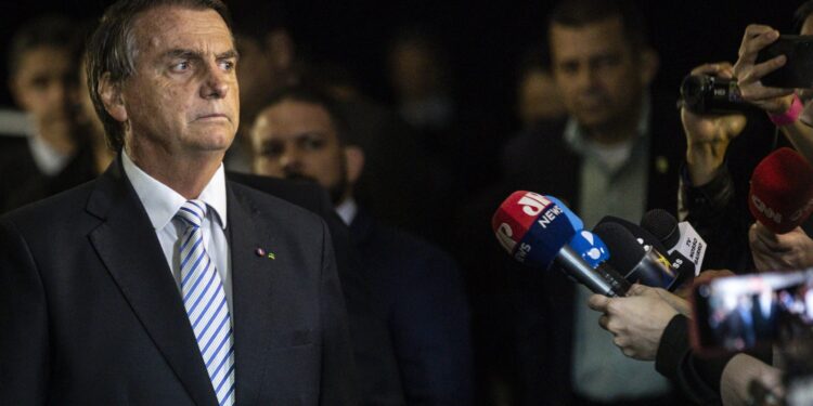 Relatório sobre rádios usado por Bolsonaro contra TSE tem fragilidade que impede conclusões