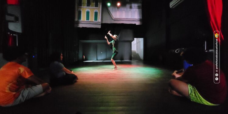 Teatro Municipal de Aracati recebe oficina “Vivência Corpo & Jogos Teatrais”