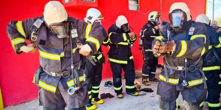 Bombeiros Militares participam de Curso Básico de Combate a Incêndio Urbano em Aracati