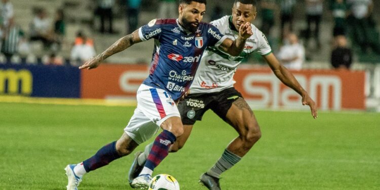 Mirando G8, Fortaleza recebe Coritiba, que quer acabar com chance de rebaixamento