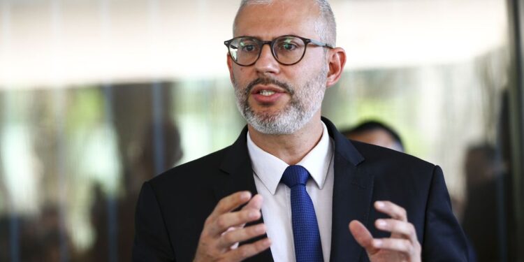 Ministro da Educação diz que recursos serão desbloqueados, mas não cita quando