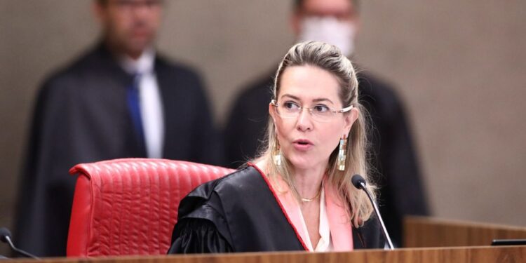 Ministra do TSE suspende direitos de resposta dados a Lula em programa de Bolsonaro