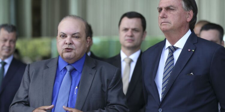 Bolsonaro recebe apoio do governador reeleito do Distrito Federal