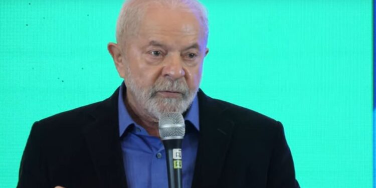 Lula conversa por telefone com Biden, Macron e Sánchez