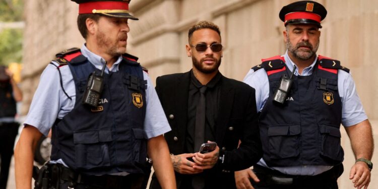 Entenda as acusações e o julgamento de Neymar na Espanha