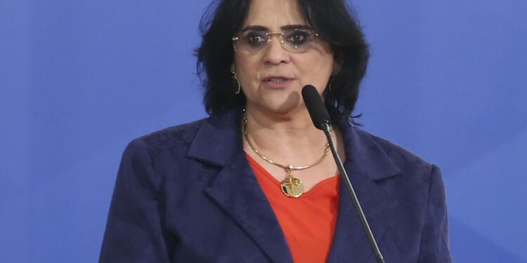 CPI investigou 100 mil casos de crimes sexuais contra crianças e não achou nenhum como o descrito por Damares