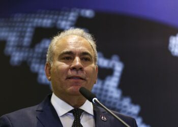 Ministro da Saúde diz que país atingirá meta de vacinação contra a pólio