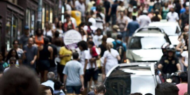 População mundial atinge a marca de 8 bilhões de pessoas nesta terça