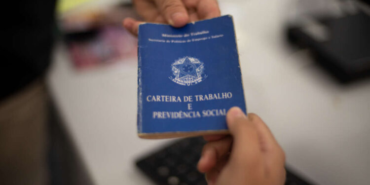 Ceará mantém trajetória de alta e gera 5.005 empregos em outubro