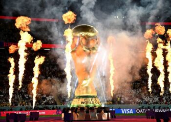 Cores, discursos e Morgan Freeman marcam abertura da Copa do Mundo