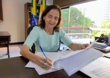 Governo do Ceará antecipa segunda parcela do 13° salário para servidores do estado