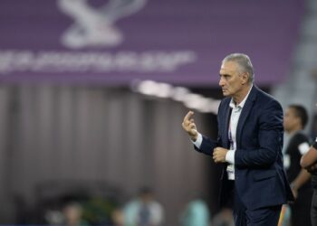 Tite diz que, mesmo com vitória, Brasil sentiu a ausência de Neymar