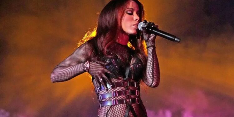 Anitta fica sem palavras ao saber da indicação ao Grammy