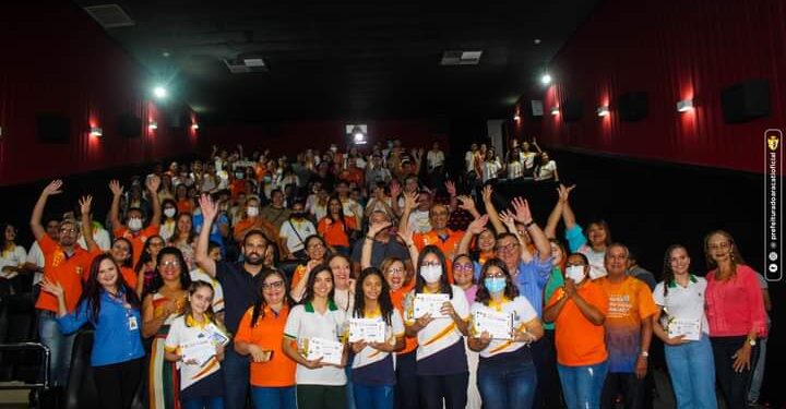 Projeto “Escola vai ao Cinema” premia alunos do Aracati