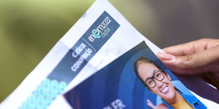 Primeiro dia do Enem tem participação de mais de 2,4 milhões de alunos