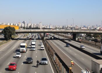 Auxílios Caminhoneiro e Taxista serão pagos hoje