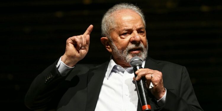 Lula se submete a exames de rotina em São Paulo