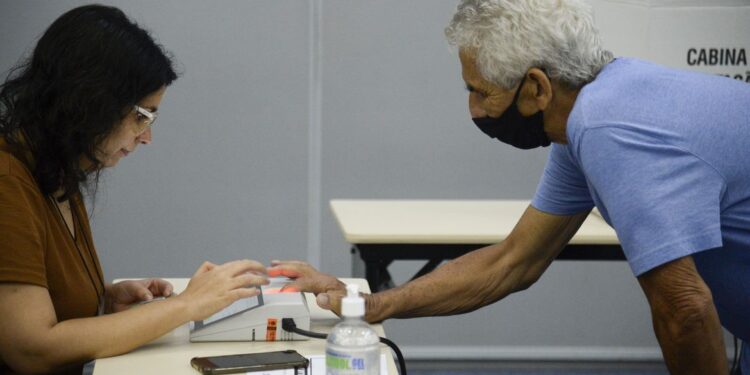 Termina hoje prazo para mesário justificar ausência no segundo turno