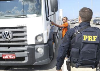 PRF registra 22 interdições e dez bloqueios em estradas federais