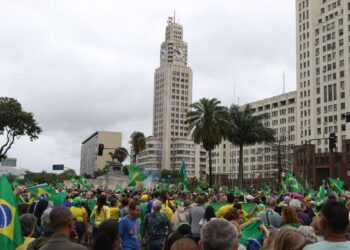 Manifestantes protestam contra resultado das urnas