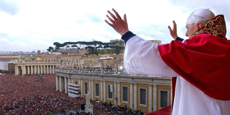 Autoridades políticas e católicas lamentam morte de Bento XVI