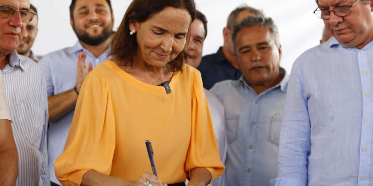 Governadora Izolda Cela assina decreto para implantação do Aeroporto Regional do Vale do Jaguaribe