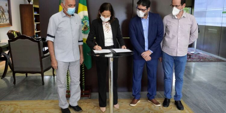 Governadora Izolda Cela assina decretos para criação de parque estadual em Guaramiranga e no Crato