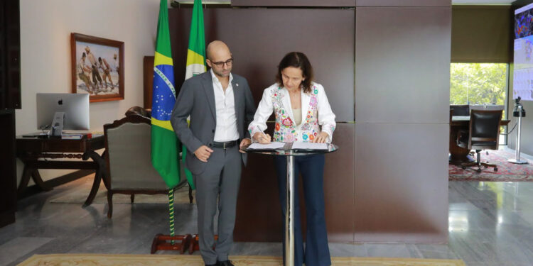 Governo do Ceará e Comitê Internacional da Cruz Vermelha renovam parceria para reduzir consequências da violência no estado