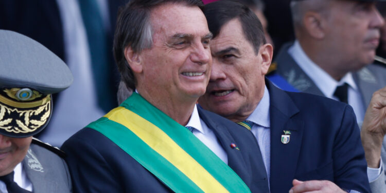 Deixar de passar faixa para Lula pode ser último ataque de Bolsonaro à democracia