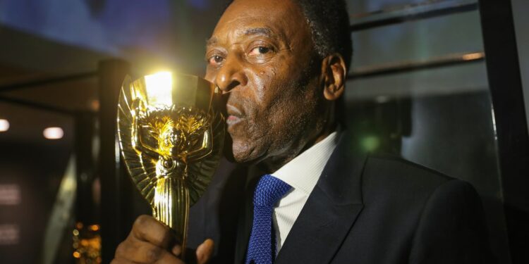 Pelé está com infecção respiratória, segundo boletim médico