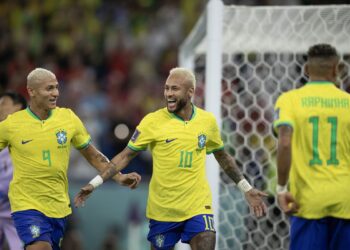 Brasil define classificação no primeiro tempo e goleia Coreia do Sul