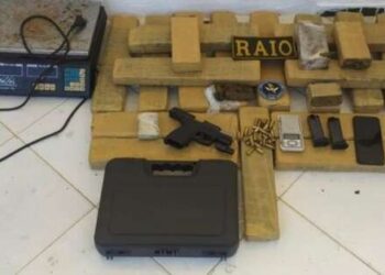 Mais de 20 kg de drogas e arma de fogo são apreendidos pela PMCE em Caucaia