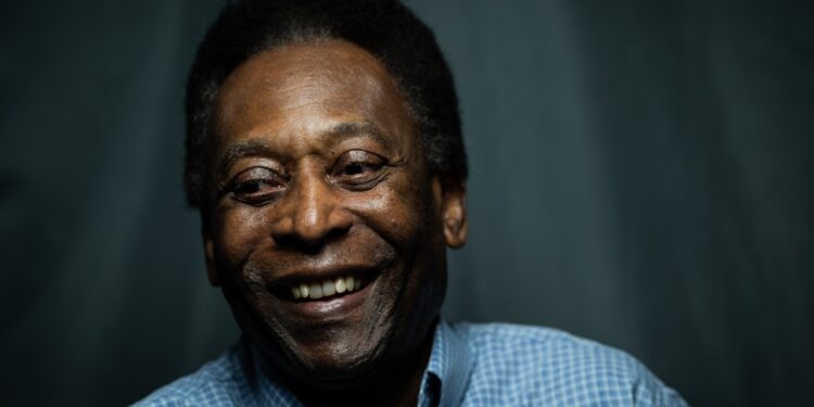Pelé continua apresentando melhora em seu estado clínico, diz boletim médico