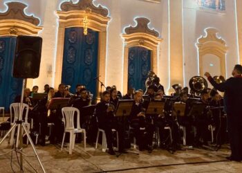 Banda Municipal Jacques Klein realiza concerto de Natal no Largo da Matriz