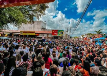 Prefeitura de Cascavel suspende serviços públicos; Câmara de Vereadores é alvo de protestos