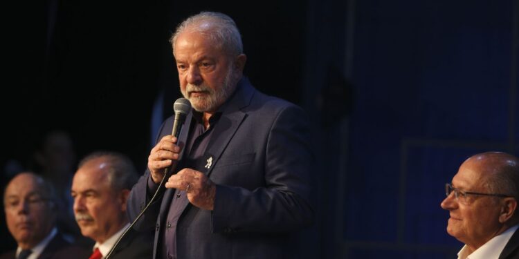 Lula confirma Aloizio Mercadante como presidente BNDES