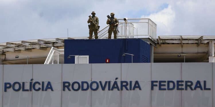Flávio Dino recua de nomeação e anuncia novo comandante da PRF
