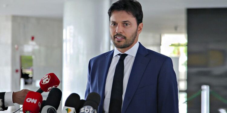 Fábio Faria é exonerado do Ministério das Comunicações